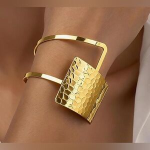 Gorgeous Neiman Marcus 14KT Gold dip Geometric Bracelet